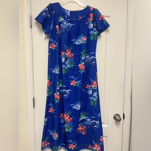 Vintage 1970’s Blue Hawaiian Made Floral MuuMuu - Picture 5 of 6